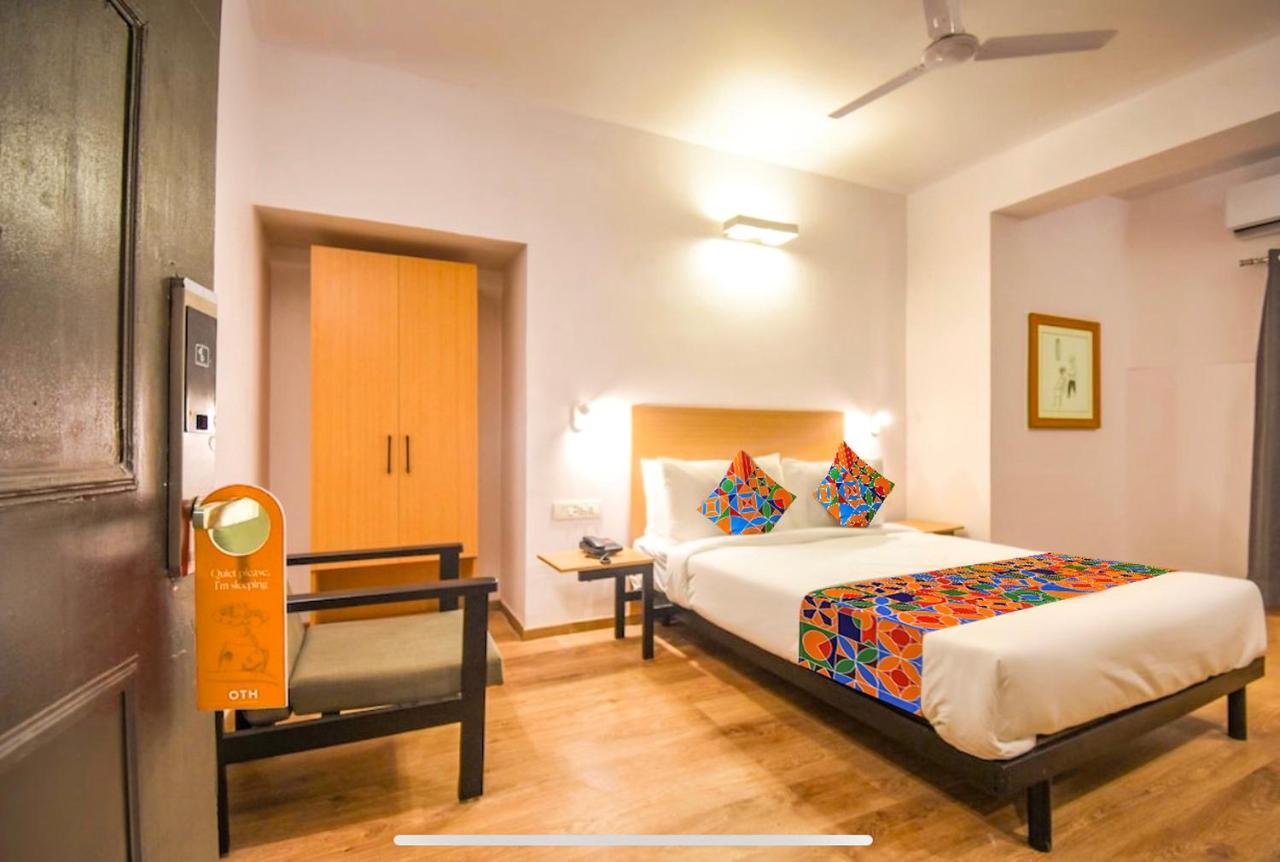 Fabexpress Heera Holiday Inn Calcutta Exteriör bild