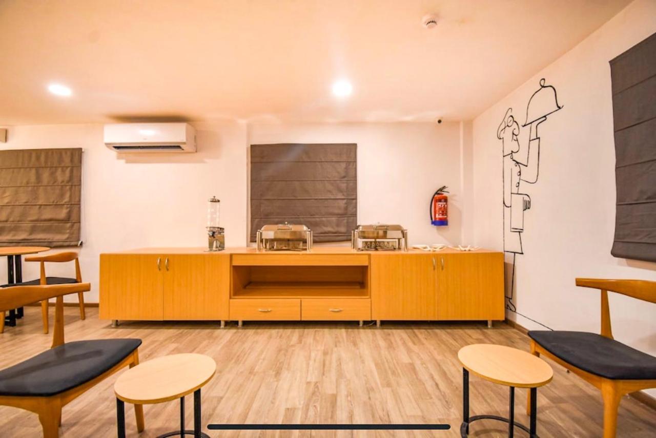 Fabexpress Heera Holiday Inn Calcutta Exteriör bild
